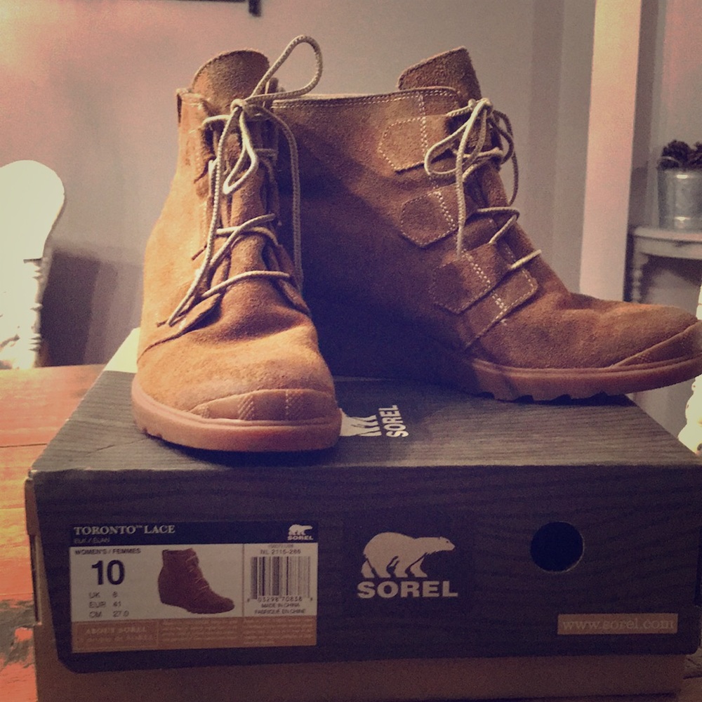 Sorel Toronto Lace up wedge waterproof boot size10